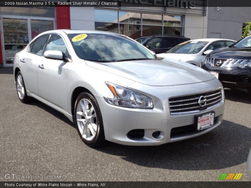 Radiant Silver Metallic / Charcoal 2009 Nissan Maxima 3.5 S