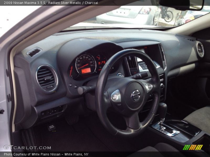Radiant Silver Metallic / Charcoal 2009 Nissan Maxima 3.5 S