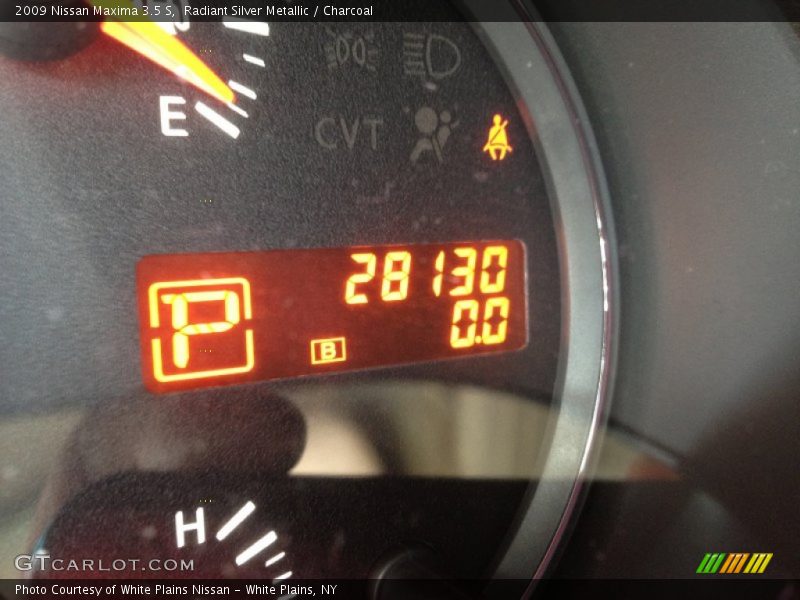 Radiant Silver Metallic / Charcoal 2009 Nissan Maxima 3.5 S