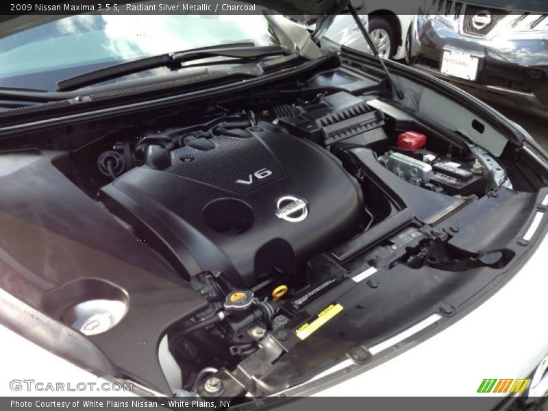 Radiant Silver Metallic / Charcoal 2009 Nissan Maxima 3.5 S
