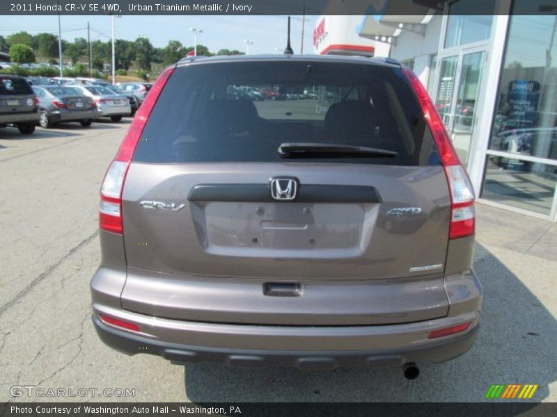 Urban Titanium Metallic / Ivory 2011 Honda CR-V SE 4WD