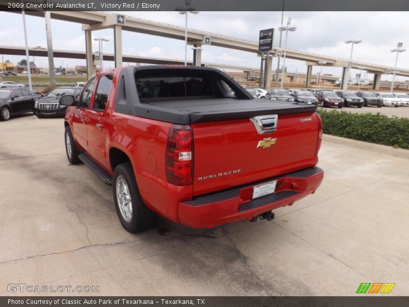 Victory Red / Ebony 2009 Chevrolet Avalanche LT