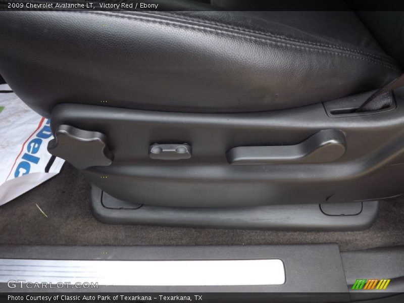 Victory Red / Ebony 2009 Chevrolet Avalanche LT