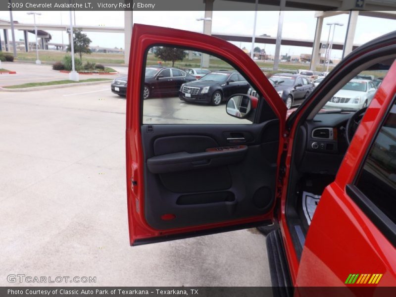 Victory Red / Ebony 2009 Chevrolet Avalanche LT