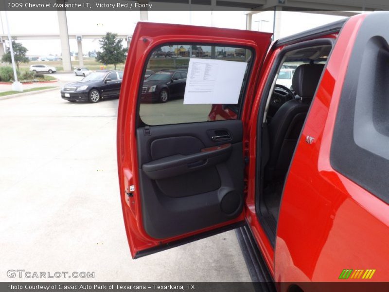 Victory Red / Ebony 2009 Chevrolet Avalanche LT