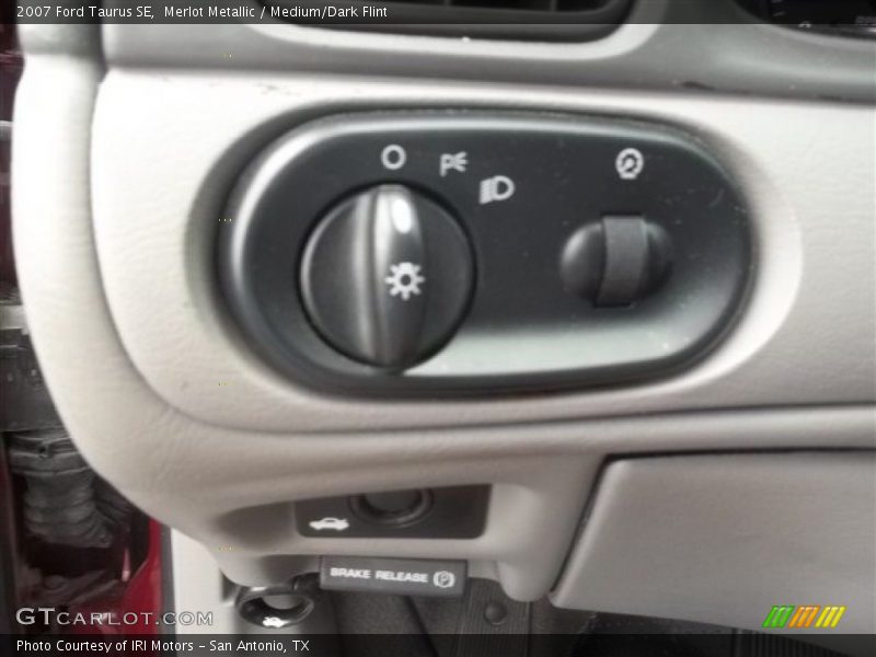 Controls of 2007 Taurus SE