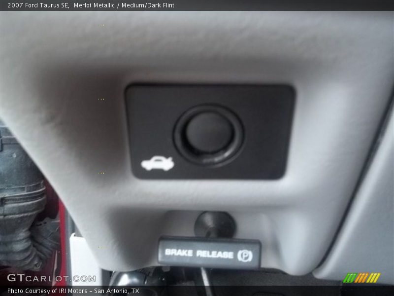 Merlot Metallic / Medium/Dark Flint 2007 Ford Taurus SE