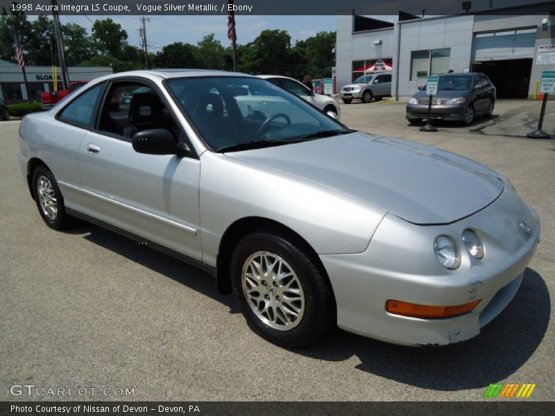 Front 3/4 View of 1998 Integra LS Coupe