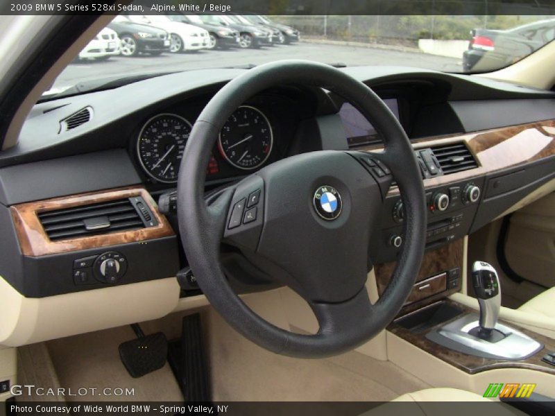Alpine White / Beige 2009 BMW 5 Series 528xi Sedan