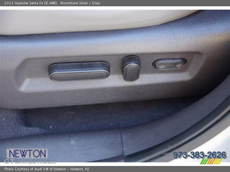 Moonstone Silver / Gray 2011 Hyundai Santa Fe SE AWD