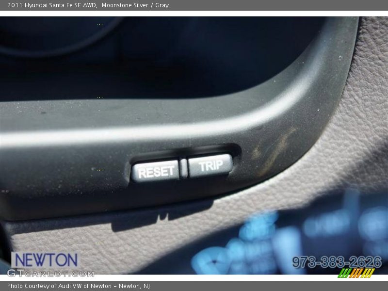 Moonstone Silver / Gray 2011 Hyundai Santa Fe SE AWD