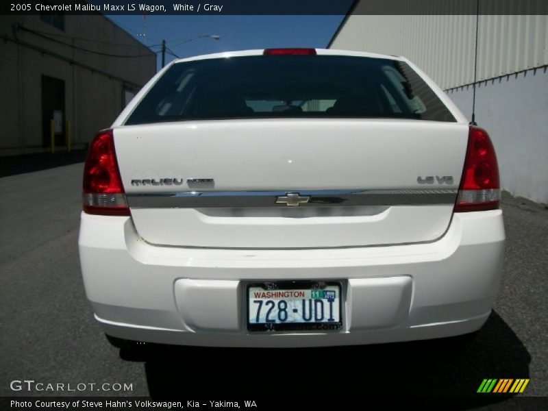 White / Gray 2005 Chevrolet Malibu Maxx LS Wagon