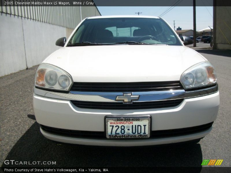 White / Gray 2005 Chevrolet Malibu Maxx LS Wagon