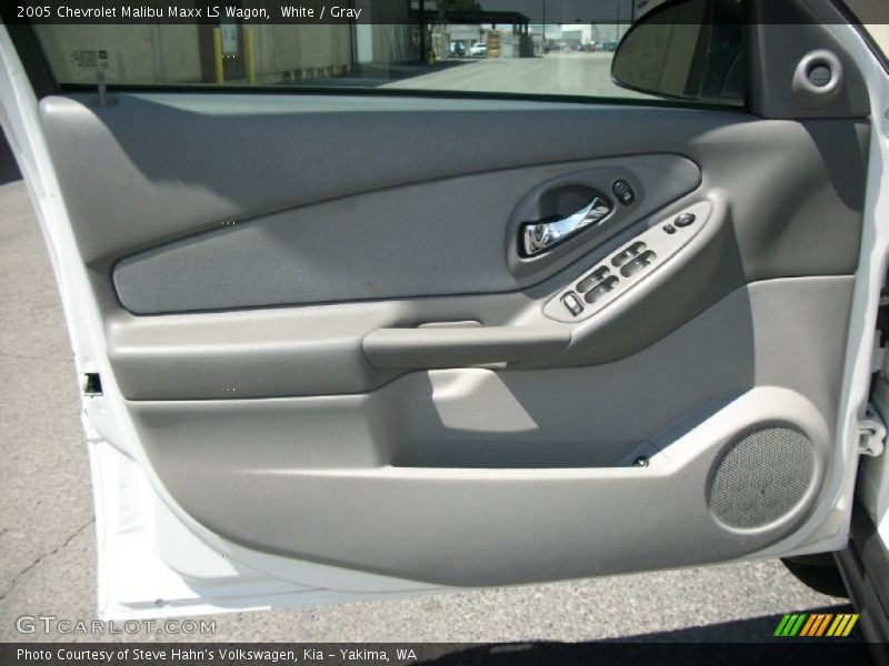 White / Gray 2005 Chevrolet Malibu Maxx LS Wagon
