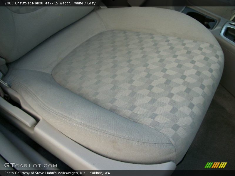 White / Gray 2005 Chevrolet Malibu Maxx LS Wagon