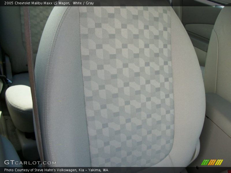 White / Gray 2005 Chevrolet Malibu Maxx LS Wagon