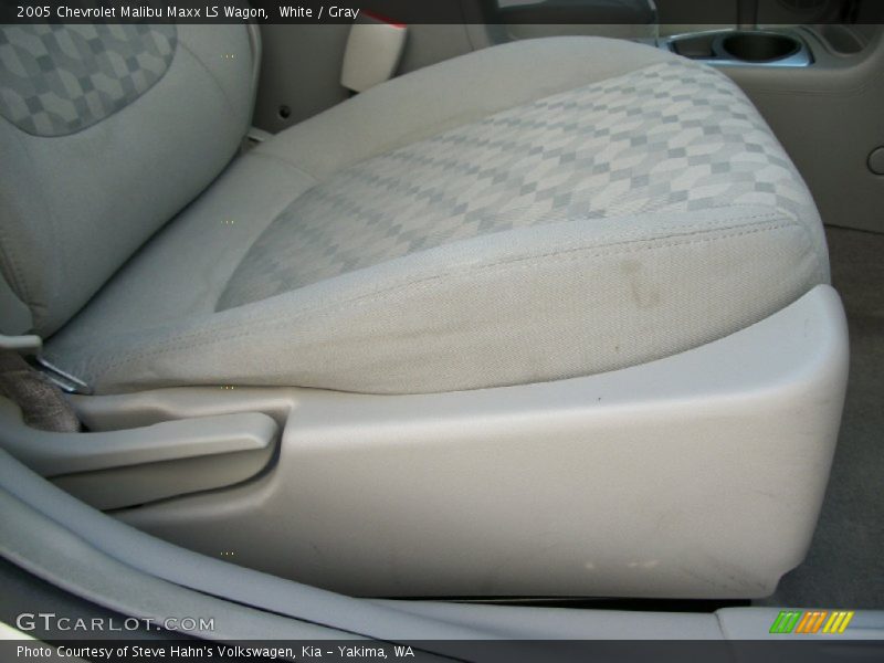 White / Gray 2005 Chevrolet Malibu Maxx LS Wagon