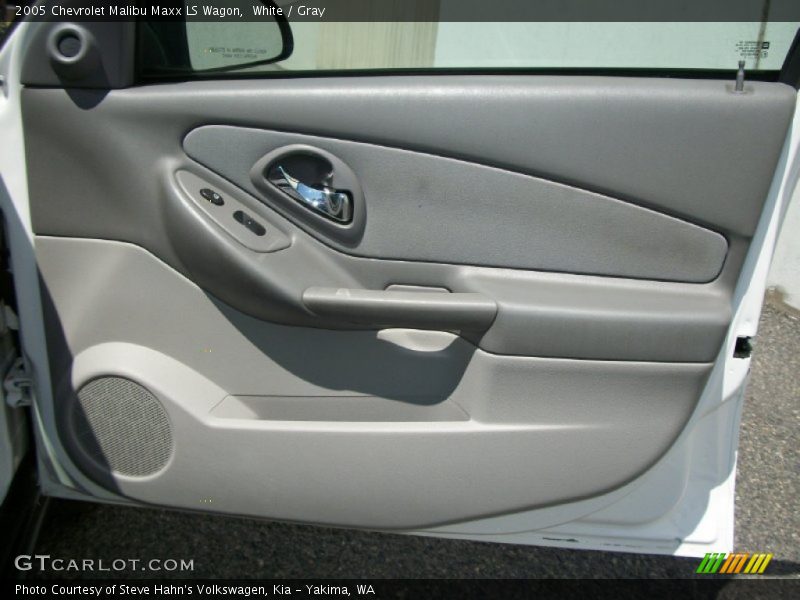 White / Gray 2005 Chevrolet Malibu Maxx LS Wagon