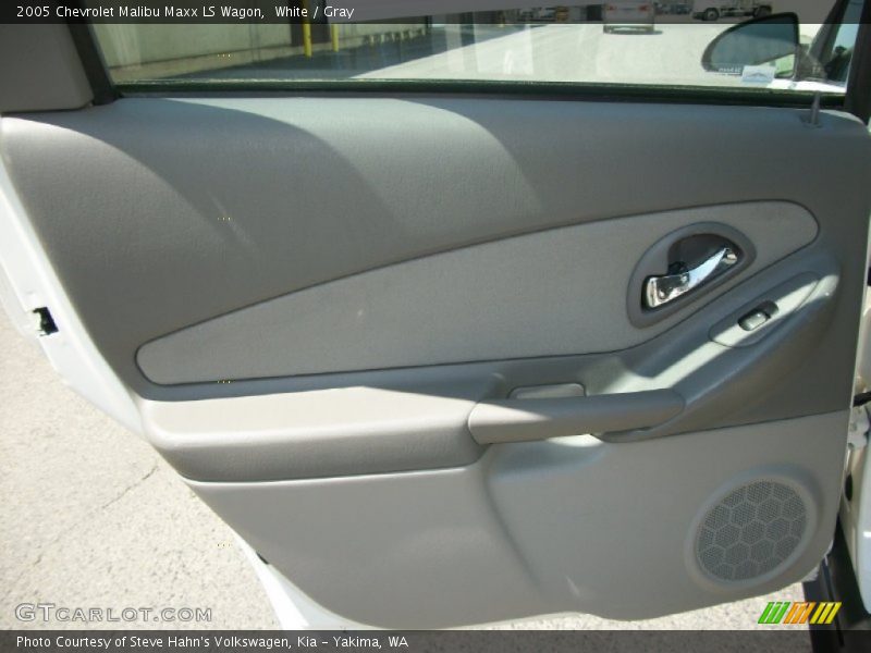 White / Gray 2005 Chevrolet Malibu Maxx LS Wagon