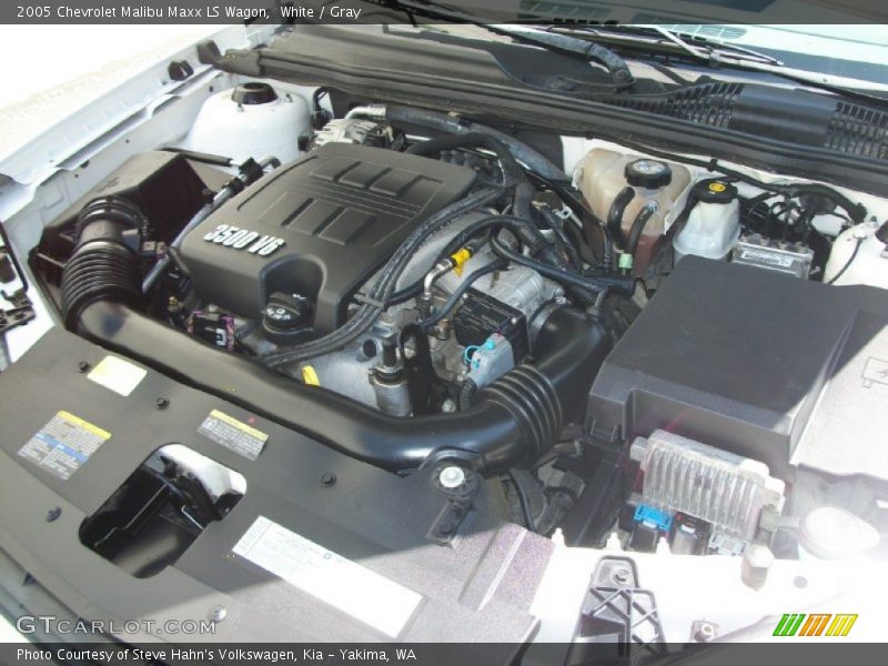 White / Gray 2005 Chevrolet Malibu Maxx LS Wagon