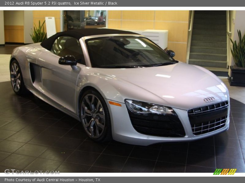 Front 3/4 View of 2012 R8 Spyder 5.2 FSI quattro
