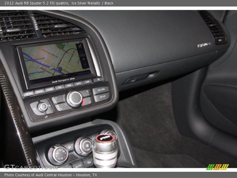 Controls of 2012 R8 Spyder 5.2 FSI quattro