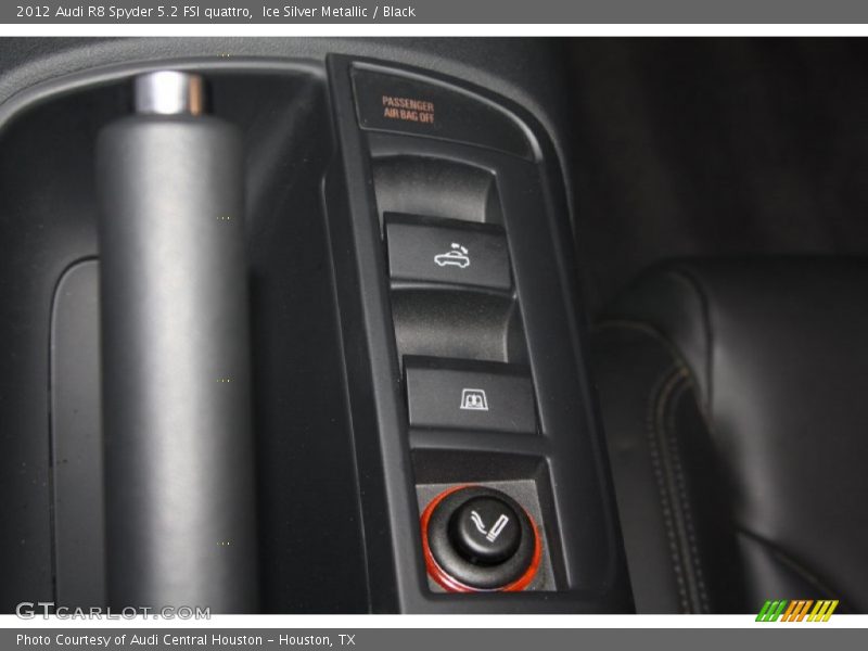 Controls of 2012 R8 Spyder 5.2 FSI quattro