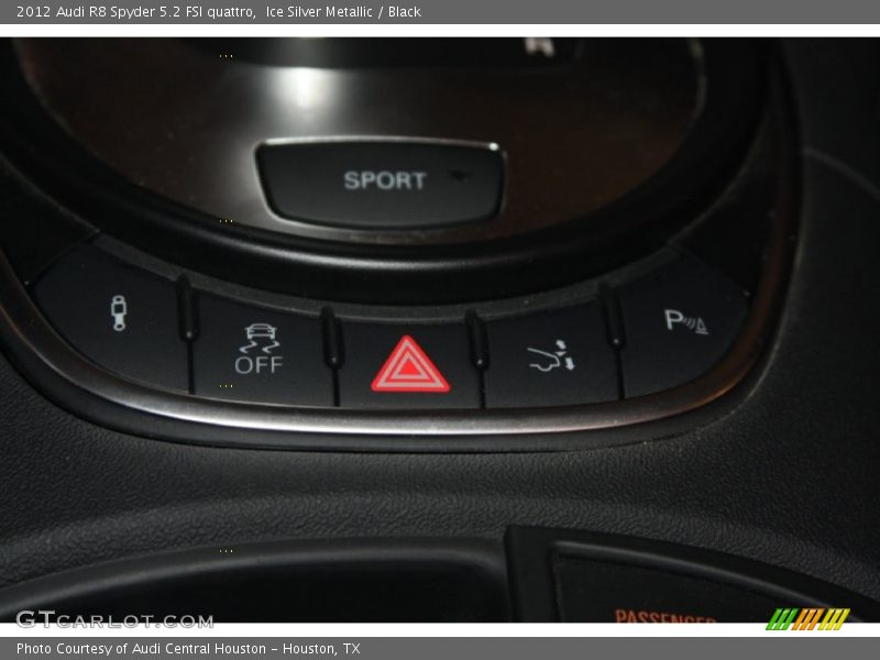 Controls of 2012 R8 Spyder 5.2 FSI quattro