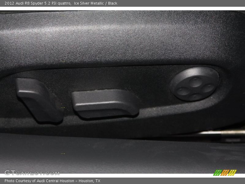Controls of 2012 R8 Spyder 5.2 FSI quattro