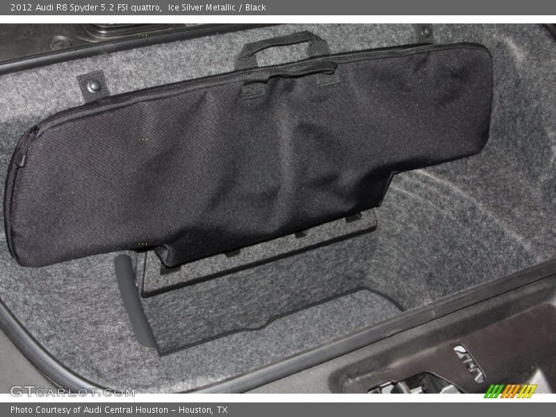  2012 R8 Spyder 5.2 FSI quattro Trunk