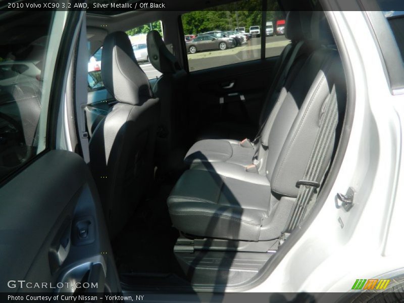 Silver Metallic / Off Black 2010 Volvo XC90 3.2 AWD