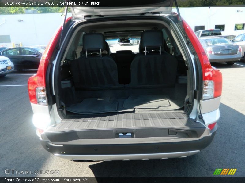 Silver Metallic / Off Black 2010 Volvo XC90 3.2 AWD