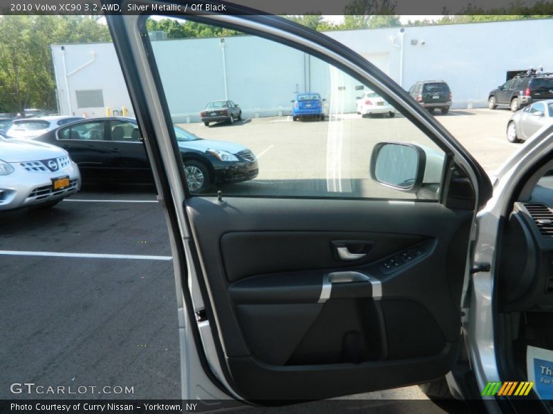 Silver Metallic / Off Black 2010 Volvo XC90 3.2 AWD