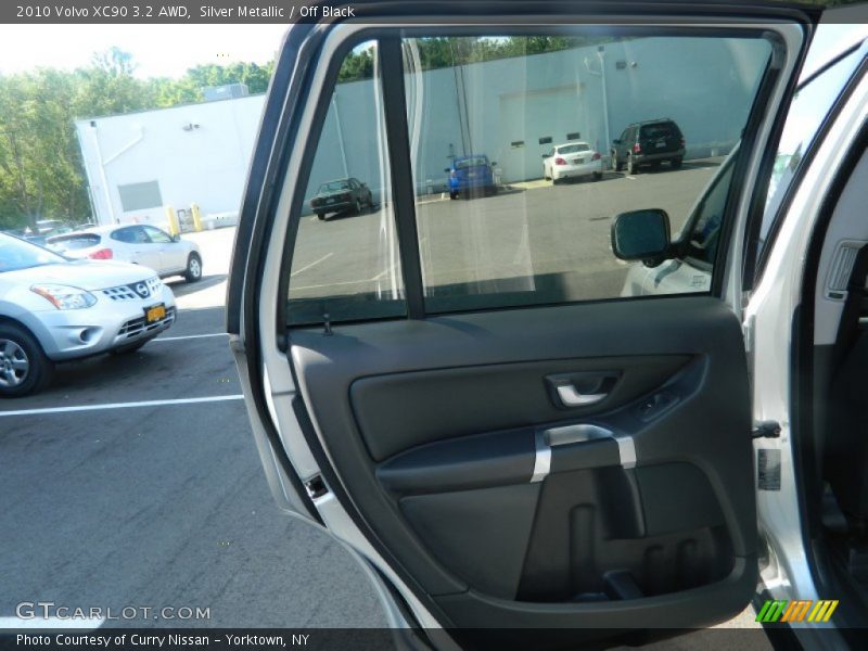 Silver Metallic / Off Black 2010 Volvo XC90 3.2 AWD
