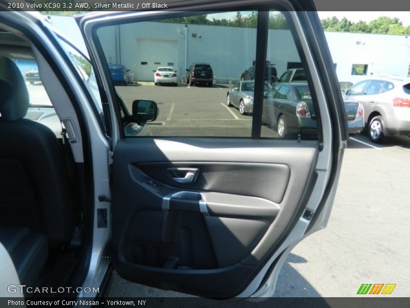 Silver Metallic / Off Black 2010 Volvo XC90 3.2 AWD