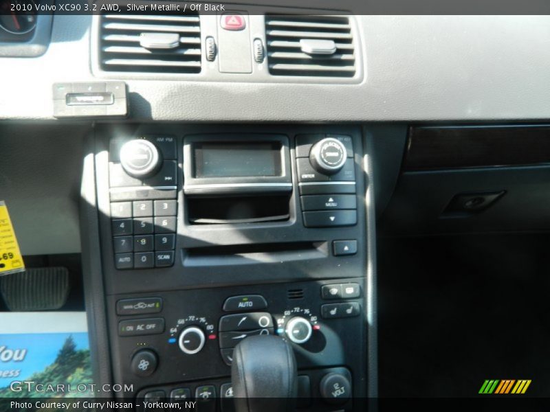 Silver Metallic / Off Black 2010 Volvo XC90 3.2 AWD