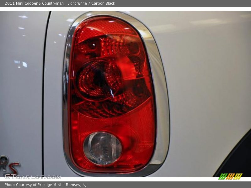Light White / Carbon Black 2011 Mini Cooper S Countryman