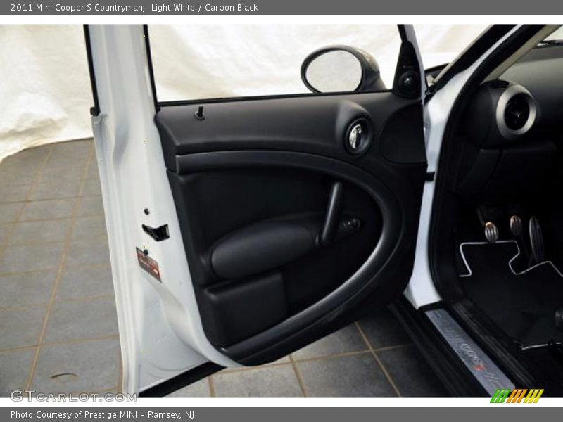 Light White / Carbon Black 2011 Mini Cooper S Countryman