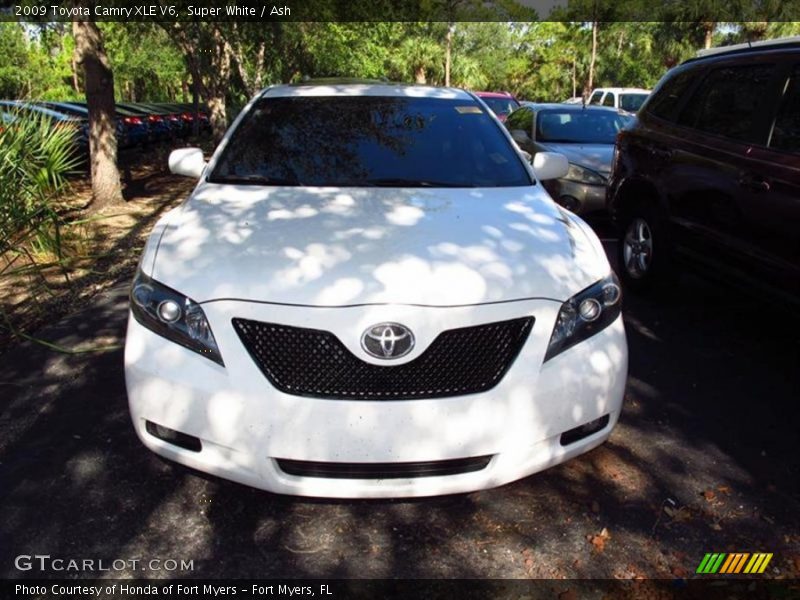 Super White / Ash 2009 Toyota Camry XLE V6
