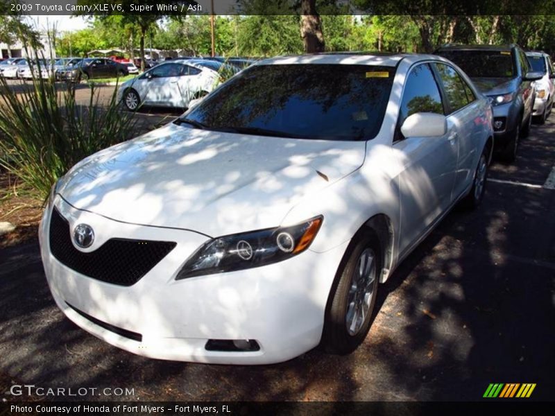 Super White / Ash 2009 Toyota Camry XLE V6
