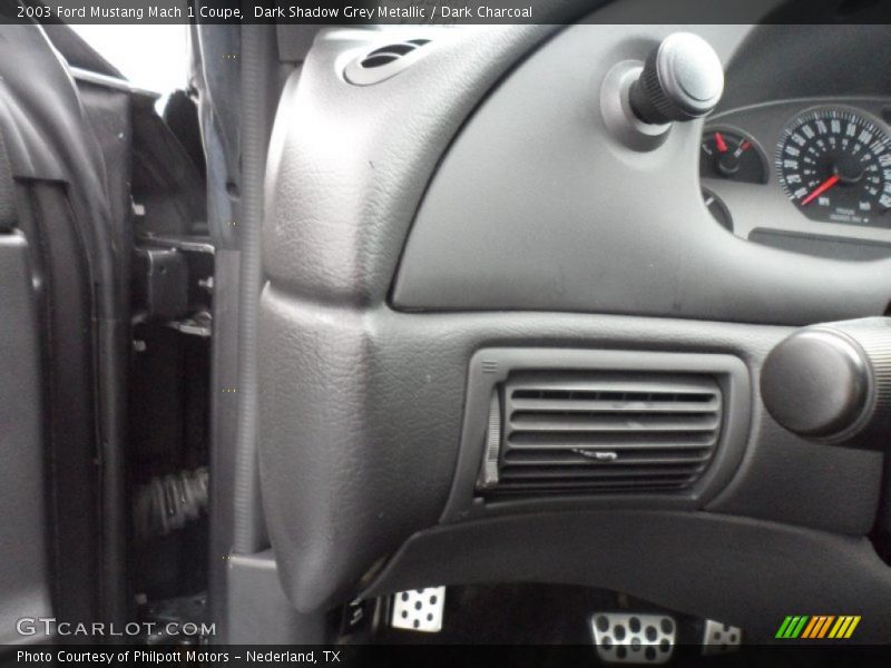 Controls of 2003 Mustang Mach 1 Coupe