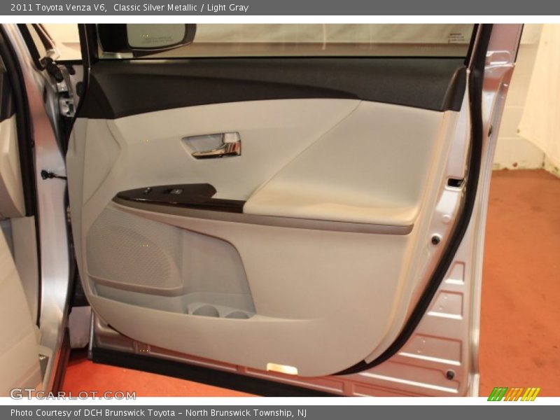 Classic Silver Metallic / Light Gray 2011 Toyota Venza V6