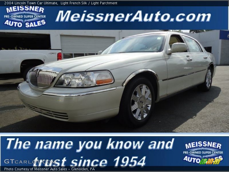 Light French Silk / Light Parchment 2004 Lincoln Town Car Ultimate