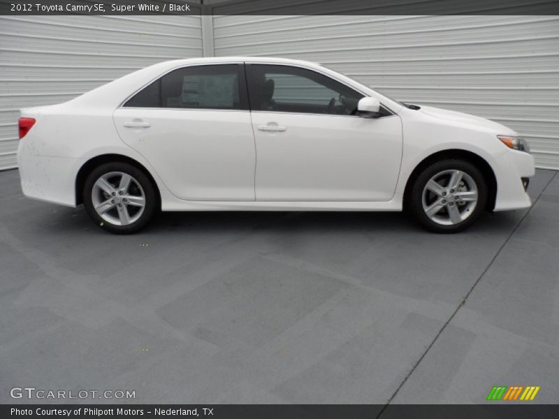 Super White / Black 2012 Toyota Camry SE