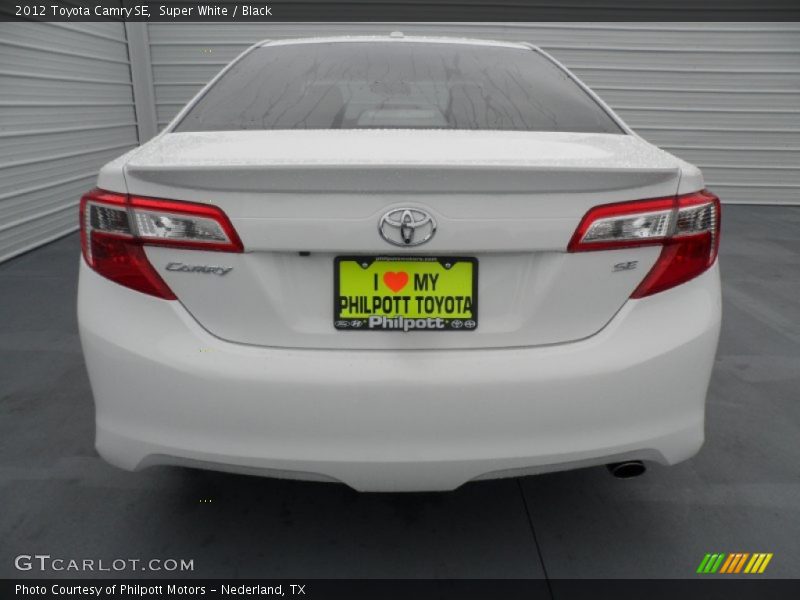 Super White / Black 2012 Toyota Camry SE