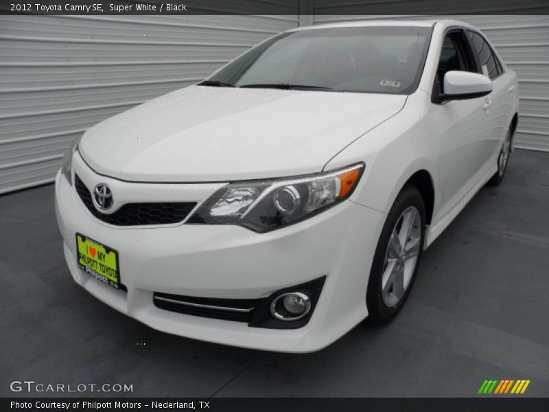 Super White / Black 2012 Toyota Camry SE