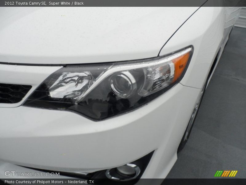 Super White / Black 2012 Toyota Camry SE