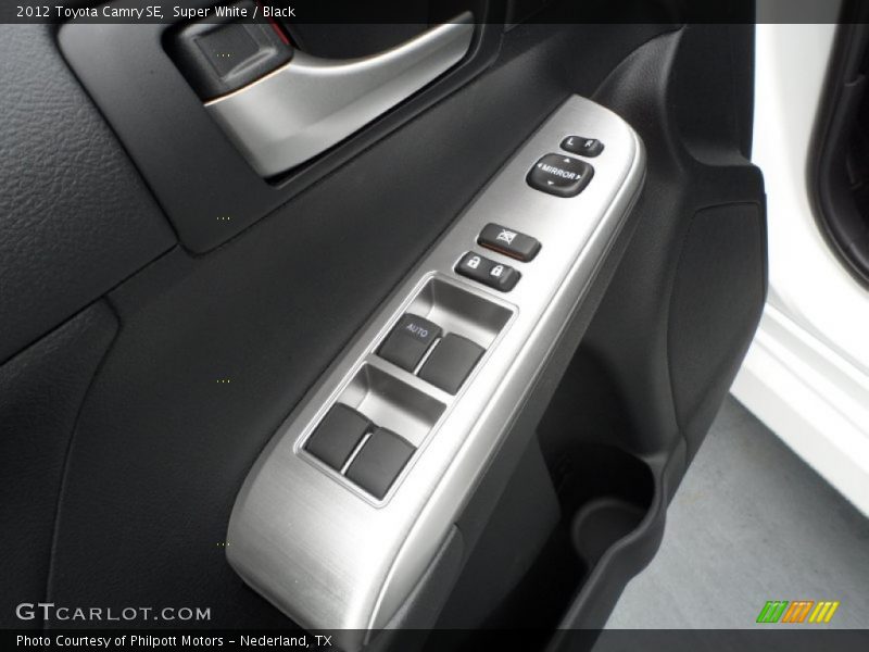 Super White / Black 2012 Toyota Camry SE