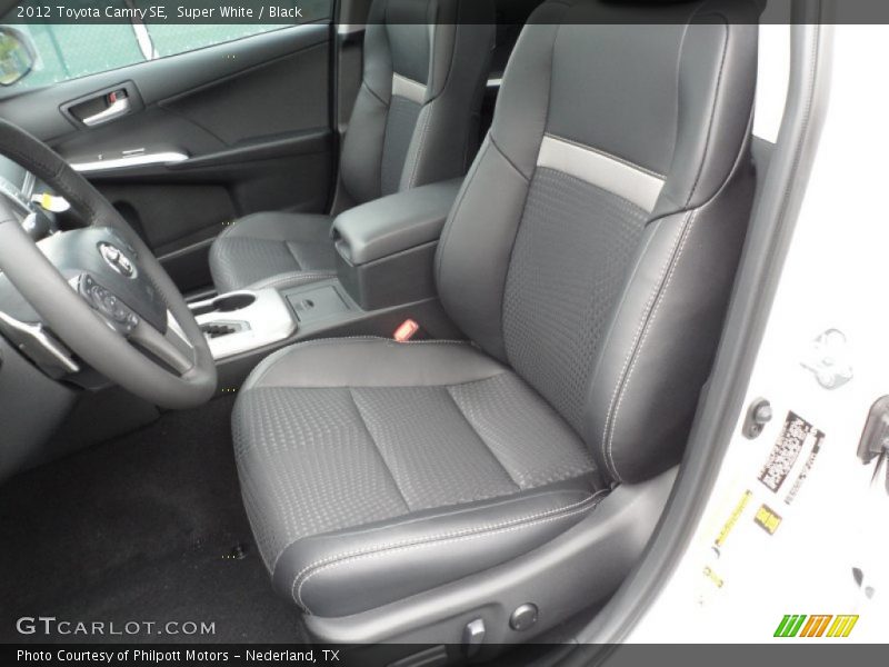 Super White / Black 2012 Toyota Camry SE