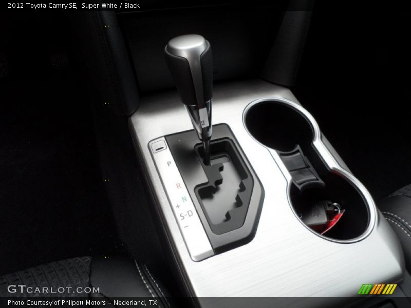 Super White / Black 2012 Toyota Camry SE